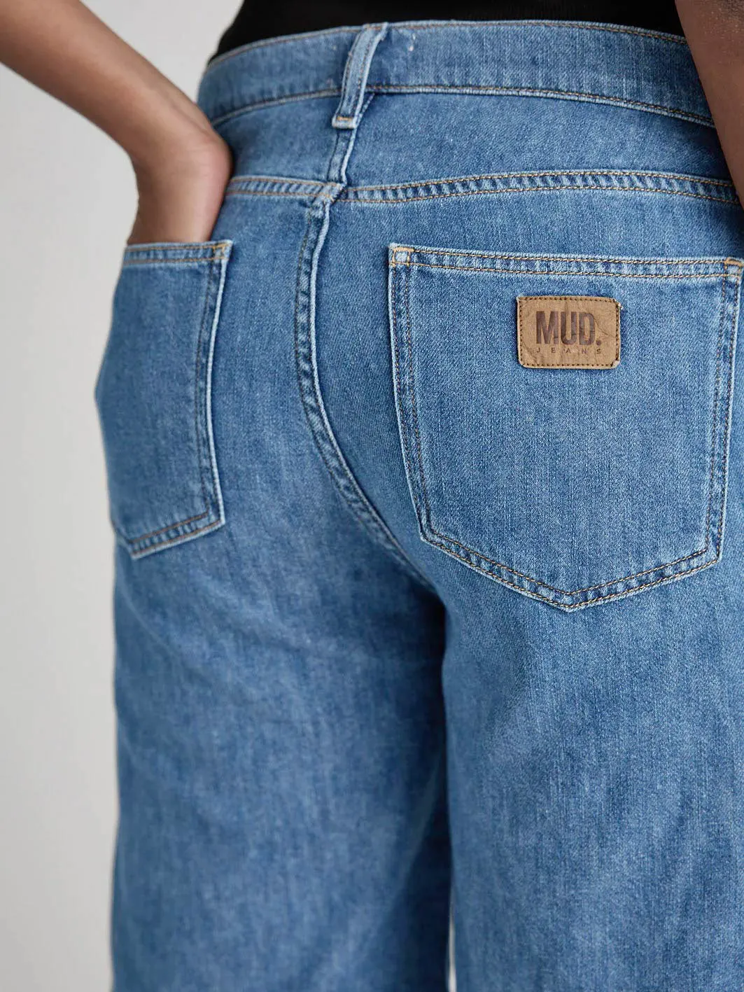 Suzy Mid Short - Medium Stone